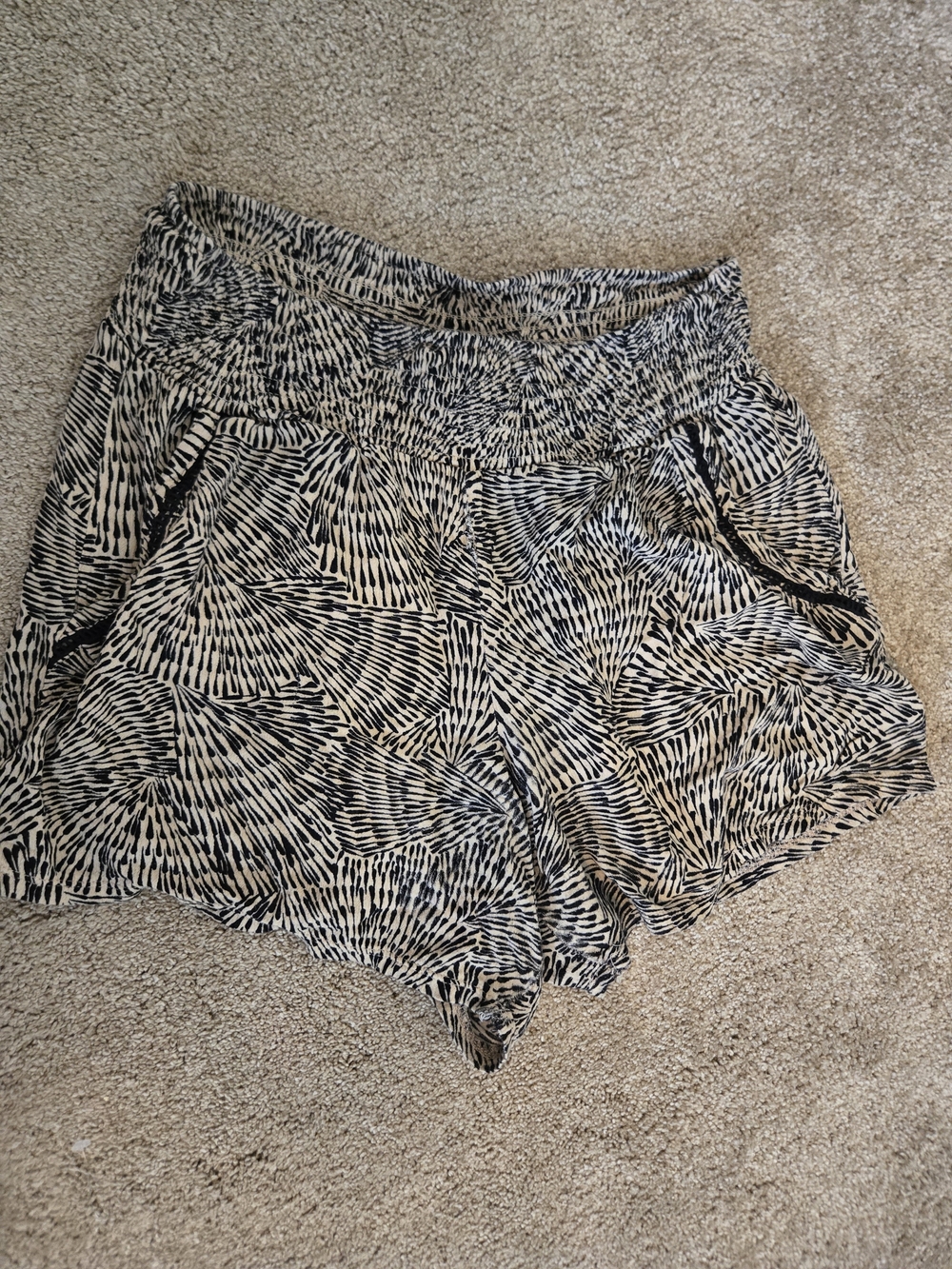 High-Rise Print Women's Shorts - Black & Tan/Cream Small